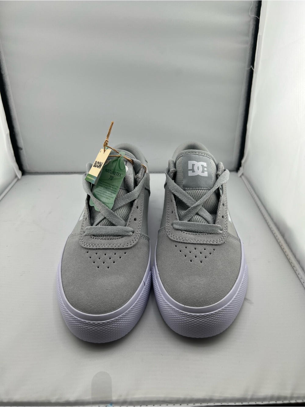 👟DC bloom Grey Suede Skate Sneakers with White Accents - Picture 3 of 12
